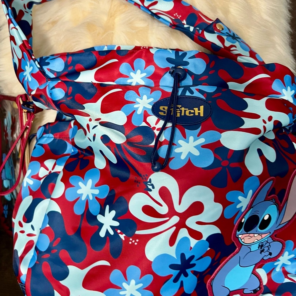 Stitch Drawstring Red and Blue Floral Travel Tote
